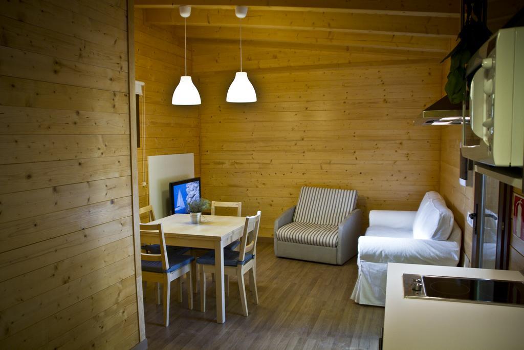 Apartamentos El Bosquet Sant Cugat del Vallès Kamer foto
